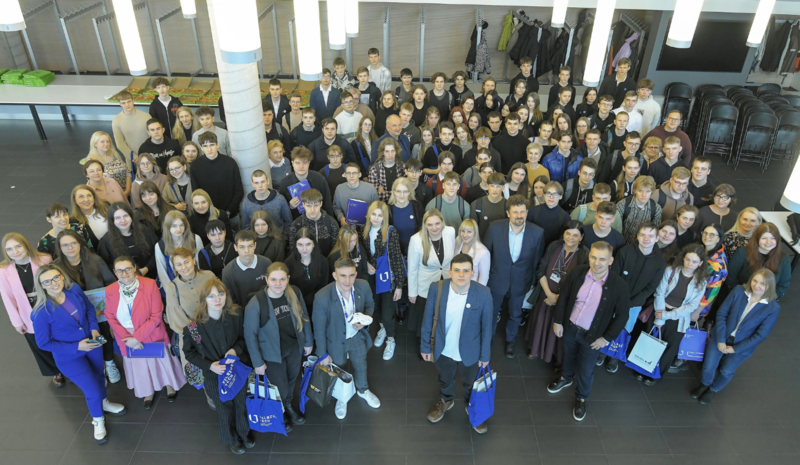 Moksleiviai susirungė VILNIUS TECH  ekonomikos žaidime dėl Metų boso titulo